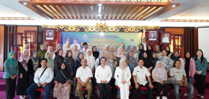 pelatihan keterampilan masyarakat yang mencakup kerajinan rotan, menjahit dan perbaikan AC, Rabu (11/6/2025) di Aula gedung B