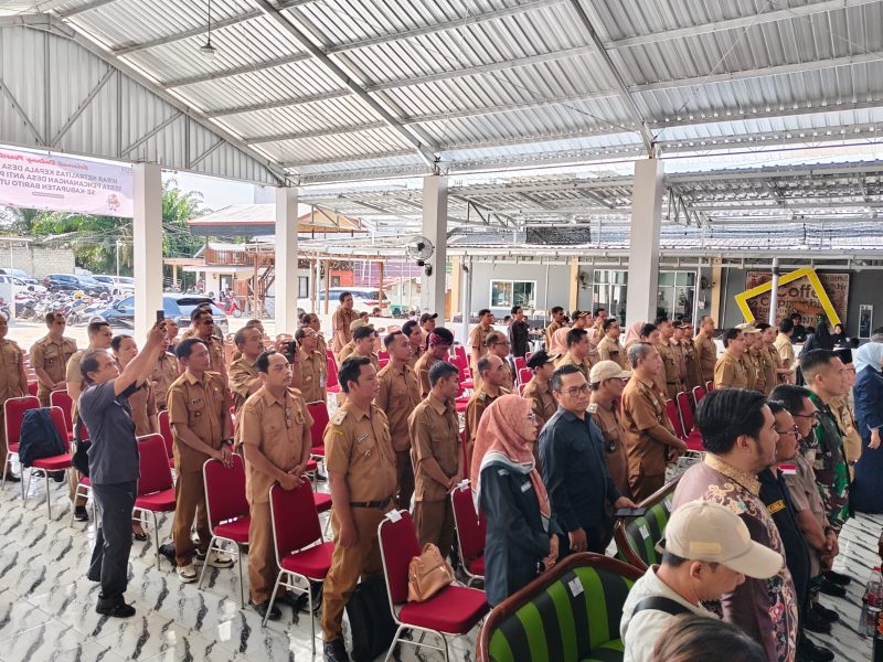 LUrah dan seluruh Kepala Desa di Barito Utara, saat ikrar pemilu damai dan tolak politik uang, Senin(23/06/25). Foto.Deni/1tulah.com