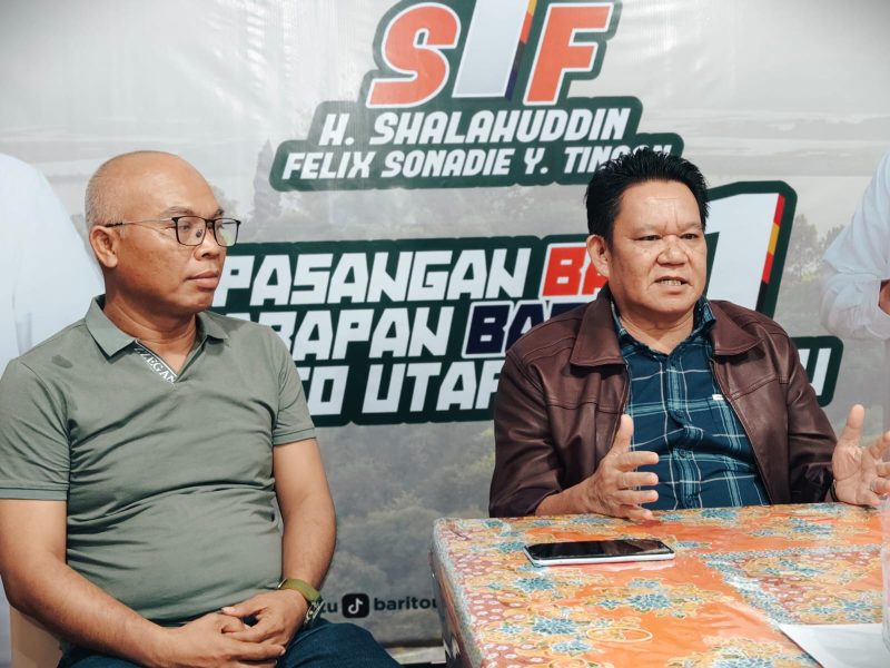 Wakil Ketua Tim Hukum Paslon Shalahuddin-Felix, Malik Muliawan ketika memberikan pres rilis di kantor pemenangan, Kamis(26/6/2025).Foto. Deni/1tulah.com