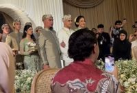 Potret akad nikah Al Ghazali yang didampingi oleh Ahmad Dhani dan Maia Estianty serta adik-adiknya. (sumber: Instagram @bastiansteel)