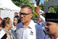 Calon Ketua Umum Partai Solidaritas Indonesia (PSI) Ronald Aristone Sinaga (Bro Ron) mengaku deg-degan menjelang pengumuman di Pemilu Raya PSI.  (sumber: suara.com)