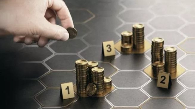 Ilustrasi investasi emas: lanskap ekonomi global yang diwarnai ketidakpastian, inflasi, dan suku bunga tinggi mendorong investor untuk kembali menata ulang portofolio