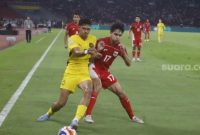 Duel Timnas Indonesia U-23 versus Malaysia pada laga pamungkas Grup A Piala AFF U-23 2025 di Stadion Utama Gelora Bung Karno (SUGBK) Jakarta, Senin (21/7/2025) malam. [Suara.com/Alfian Winanto]