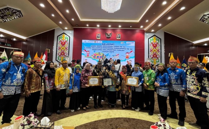 Waket I DPRD Kalteng Riska Agustin (enak dari kiri).Foto:Istimewa