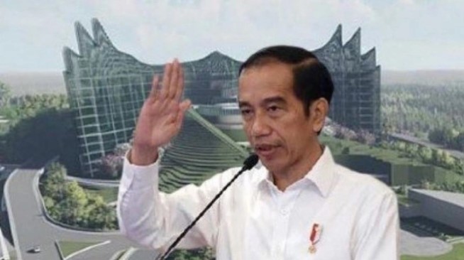 Kolase foto Jokowi dan IKN. Pegiat media sosial melempar wacana, bila IKN turun kelas menjadi ibu kota provinsi Kaltim, maka Jokowi bisa diproses hukum karena dinilai merugikan negara ratusan triliun rupiah. Sebab, hakim pengadilan menghukum Tom Lembong dengan skema yang mirip. [Suara.com]