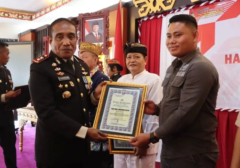 Hari Bhayangkara Ke-79, PWI Murung Raya Terima Penghargaan Dari Kapolres 