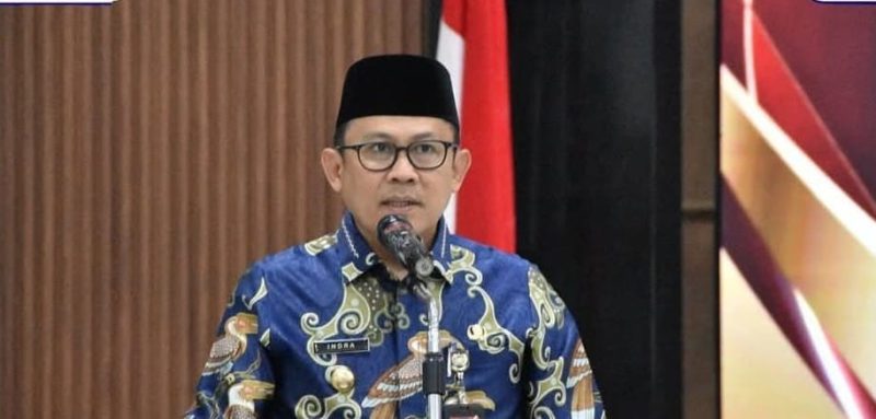 Pj Bupati Barito Utara (Barut), Kalteng, Indra Gunawan, secara resmi membuka kegiatan Rapat Koordinasi (Rakoor) dan Bimbingan Teknis (Bimtek) Tahapan Pelaksanaan Pemungutan Suara Ulang (PSU) Pemilihan Bupati dan Wakil Bupati Barut 2024, yang digelar di Gedung Balai Antang, Muara Teweh, pada Jumat, 4 Juli 2025. Foto: Diskominfosandi Barut