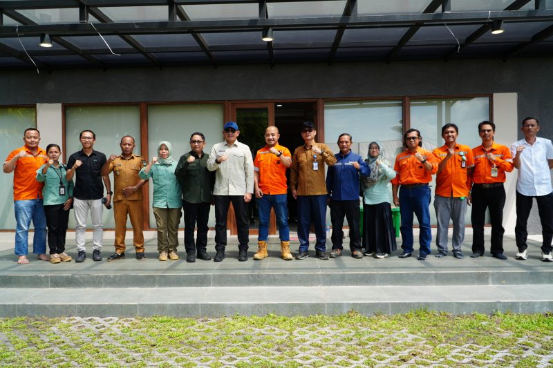 Bupati Tanah Laut (Tala), H Rahmat Trianto, melakukan kunjungan langsung ke Desa Bukit Mulia pada Selasa, 8 Juli 2025. Foto: MC Tala
