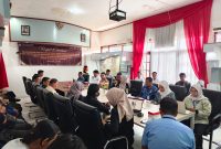 Komisi Pemilihan Umum (KPU) Barito Utara (Barut), Kalimantan Tengah, kembali menyelenggarakan rapat lanjutan terkait pelaksanaan dan prosedur atau mekanisme debat publik pasangan calon pemungutan ulang suara (PSU) Pilkada 2024, Kamis sore, 17 Juli 2025. Foto: Istimewa