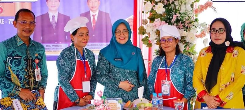 Pemkab Barito Utara (Barut), melalui Dinas Ketahanan Pangan dan Perikanan bersama TP-PKK menggelar lomba masak serba ikan 2025, dalam rangka memperingati Hari Jadi Ke-75 Barut dan Hari Kemerdekaan RI Ke-80, Selasa, 22 Juli 2025. Foto: Diskomimfosandi Barut