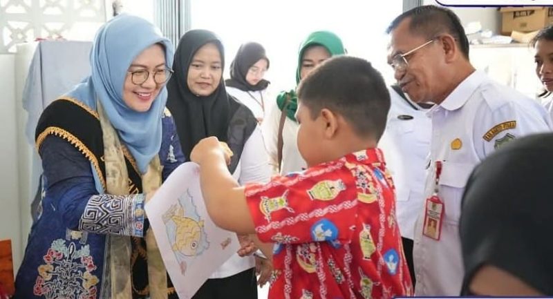 Pemkab Barito Utara (Barut), melalui Dinas Pengendalian Penduduk, Keluarga Berencana, dan Pemberdayaan Perempuan dan Perlindungan Anak (DISDALDUKKBPPPA) bekerja sama dengan Forum Anak Daerah (FAD) menyelenggarakan kegiatan bertajuk “Satu Hari Bersama Anak Disabilitas”, dalam rangka memperingati Hari Anak Nasional (HAN) ke-41, Rabu, 30 Juli 2025. Foto: Diskominfosandi