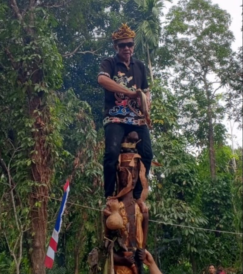 Surya Baya saat hadir di acara adat dayak. Foto. Imas