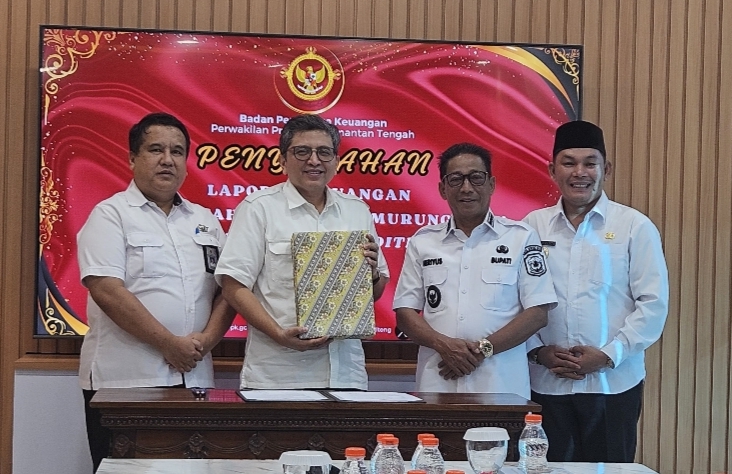 Pemkab Mura Serahkan LKPD 2024 ke BPK RI Kalteng. (Foto :1tulah.com)