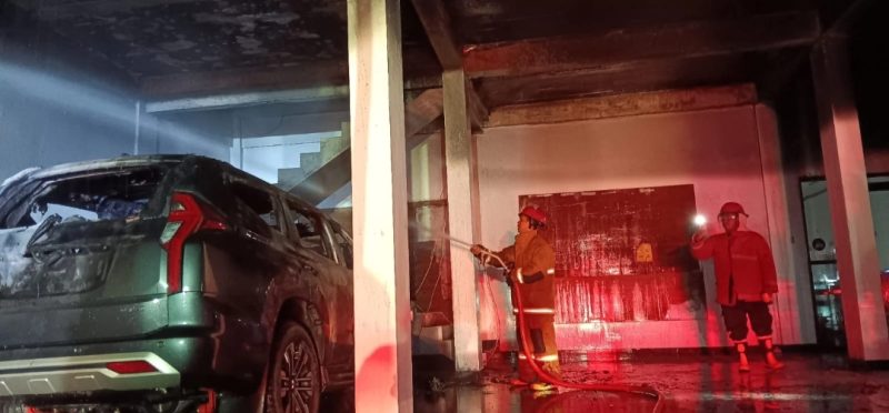 Kebakaran di desa Bintang Ninggi, Ruko dan Mobil Pajero Hangus Terbakar