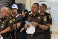 Direktur Penyidikan pada Jaksa Agung Muda Tindak Pidana Khusus Kejaksaan Agung, Abdul Qohar mengungkap peran Muhammad Riza Chalid dalam kasus dugaan korupsi Pertamina. (Suara.com/Faqih Fathurrahman)