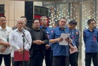 Direktur Penyidikan Jaksa Agung Muda Tindak Pidana Khusus Kejaksaan Agung RI, Abdul Qohar menyebut Riza Chalid, tersangka korupsi tata kelola minyak mentah dan produk kilang pada PT Pertamina Subholding dan Kontraktor Kontrak Kerja Sama (KKKS) tahun 2018-2023, sudah kabur ke Singapura. [Suara.com/Muhamad Yasir]