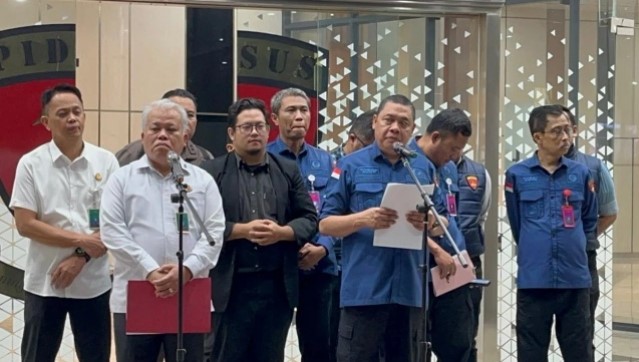 Direktur Penyidikan Jaksa Agung Muda Tindak Pidana Khusus Kejaksaan Agung RI, Abdul Qohar menyebut Riza Chalid, tersangka korupsi tata kelola minyak mentah dan produk kilang pada PT Pertamina Subholding dan Kontraktor Kontrak Kerja Sama (KKKS) tahun 2018-2023, sudah kabur ke Singapura. [Suara.com/Muhamad Yasir]