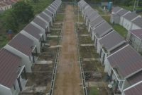 Ilustrasi rumah bersubsidi -  Wacana Menteri Perumahan dan Kawasan Permukiman Maruarar Sirait untuk memperkecil ukuran rumah subsidi bagi rakyat miskin menjadi 18 meter persegi mendapat kritik dari pakar UGM. [Suara.com]