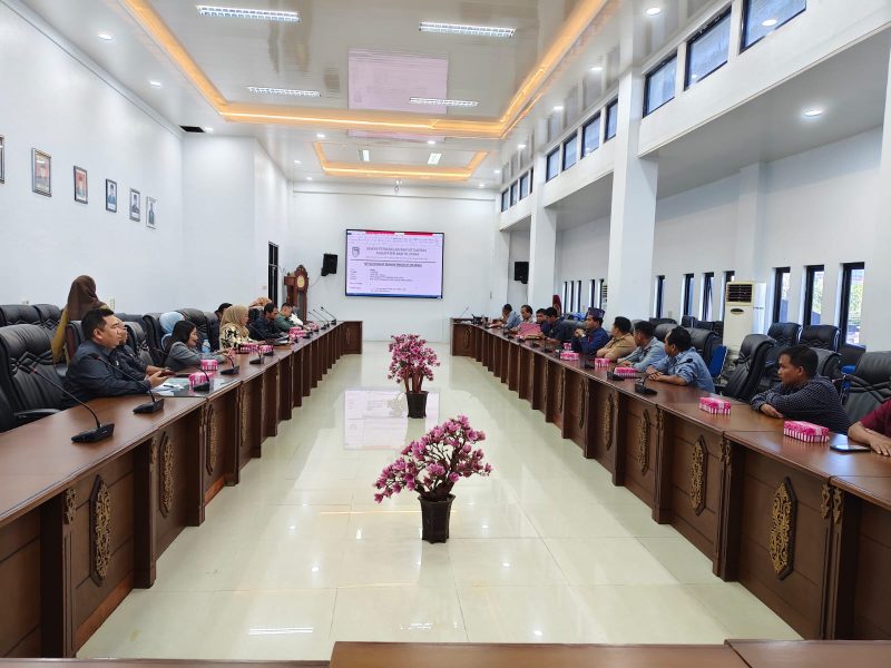DPRD Barut saat gelar RDP bersama warga Desa Karamuan, Selasa (1/7/2025). Foto.Deni