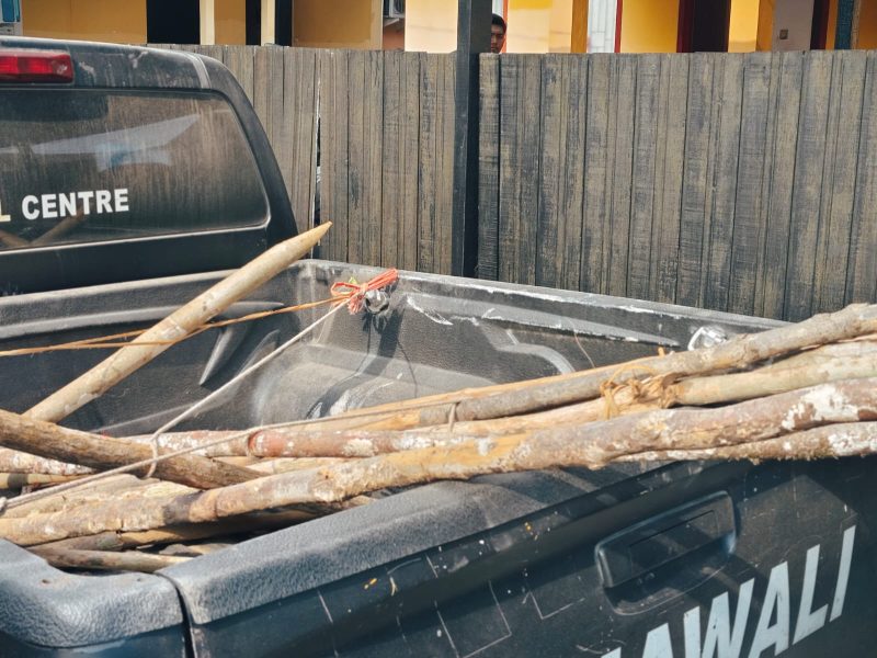 Selain mengamankan 4 pelaku polisi membawa pula barang bukti ke Mapolres Barito Utara, Kamis(24/7/25). foto. Delia Anisya Fitri