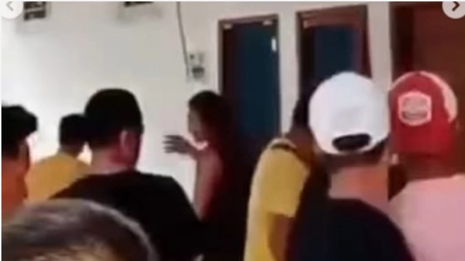 rumah doa umat kristen di Padang diserang massa.