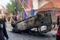 Penampakan Mobil Polisi yang Dibakar Massa Demo Bupati Pati, Gosong Tinggal Kerangka. (Ist)
