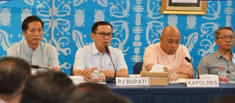 Pemkab Barito Utara (Barut), Kalteng, melalui Badan Kesatuan Bangsa dan Politik (Kesbangpol) setempat menggelar rapat koordinasi lintas sektor di Aula Rumah Jabatan Bupati Barut, Sabtu, 2 Agustus 2025. Foto: Diskominfosandi Barut