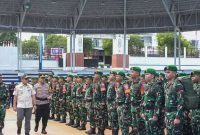 Pj Bupati Barito Utara (Barut), Kalteng, Indra Gunawan memimpin apel pasukan dalam rangka pengamanan pemungutan suara ulang (PSU) Pilkada Barut yang dilaksanakan di Arena Tiara Batara Muara Teweh, Senin 4 Agustus 2025. Foto: Diskominfosandi Barut