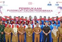 Pemkab Barito Utara (Barut), Kalteng, secara resmi membuka kegiatan Pemusatan Pendidikan dan Pelatihan (Pusdiklat) Calon Pasukan Pengibar Bendera Pusaka (Paskibraka) Tingkat Barut 2025, yang dilaksanakan di gedung Balai Antang Muara Teweh, Senin, 4 Agustus 2025. Foto: Diskominfosandi Barut