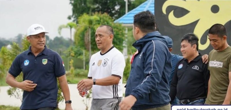 Pemkab Barito Utara (Barut), Kalteng, melaksanakan kegiatan jalan pagi bersama tim Desk Koordinasi Pilkada Serentak, Kementerian Koordinator Bidang Politik, dan Keamanan (Kemenkopolkam) dan Kementerian Dalam Negeri (Kemendagri), Selasa pagi, 5 Agustus 2025. Foto: Diskominfosandi Barut
