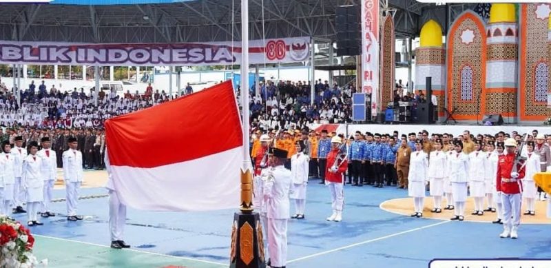 Pemkab Barito Utara (Barut), Kalteng, menggelar Upacara Pengibaran Bendera Merah Putih, dalam rangka memperingati HUT Ke-80 Kemerdekaan RI yang dilaksanakan di Arena Terbuka Tiara Batara Muara Teweh, Minggu, 17 Agustus 2025. Foto: Diskominfosandi Barut