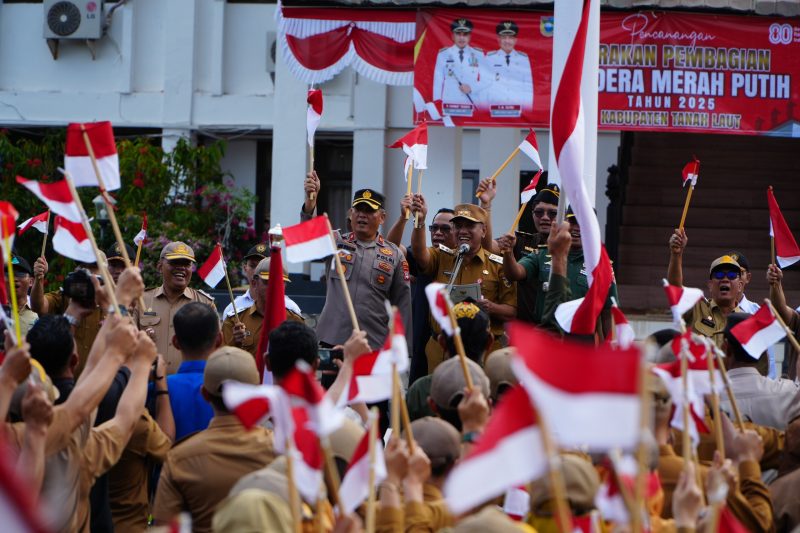 Pemkab Tanah Laut (Tala) menggelar Apel Kerja Gabungan di halaman Kantor Bupati Tanah Laut, Senin, 4 Agustus 2025. Foto: MC Tala