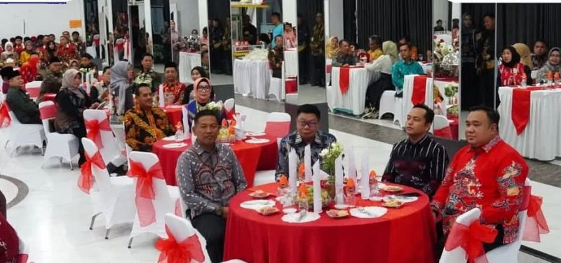 Pemkab Barito Utara (Barut), Kalteng, menggelar Resepsi Kenegaraan dalam rangka memperingati HUT Ke-80 Kemerdekaan RI yang diselenggarakan di Gedung Serbaguna Balai Antang Muara Teweh, Ahad, 17 Agustus 2025. Foto: Diskominfosandi Barut