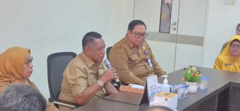 Pemkab Tanah Laut (Tala) terus memperkuat fasilitas dan kualitas layanan kesehatan bagi warganya. Salah satu langkah terbaru adalah kegiatan visitasi pengampuan urologi dan nefrologi dari RSUD Ulin Banjarmasin ke RSUD Hadji Boejasin, Senin 11 Agustus 2025. Foto: M Lutfi Ashidiqi/1tulah.com