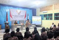 Bupati Tanah Laut (Tala) H Rahmat Trianto saat menjadi narasumber pada Pemusatan Diklat Paskibraka 2025 Tala di Balai Latihan Kerja Pelaihari, Rabu malam, 13 Agustus 2025. Foto: M Lutfi Ashidiqi/1tulah.com