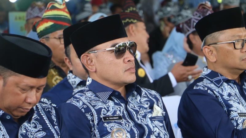 Bupati Tanah Laut (Tala) H Rahmat Trianto bersama Ketua TP PKK Hj Dian Rahmat Trianto, dan Wakil Bupati Tala H Muhammad Zazuli, hadir mengikuti rangkaian puncak peringatan Hari Jadi ke-75 Kalsel. Foto: MC Tala
