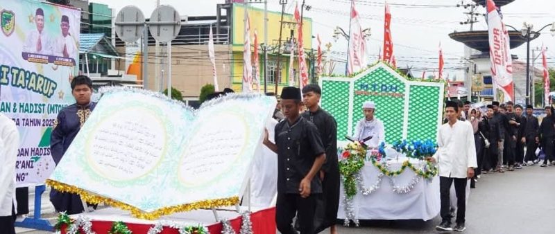 Pemkab Barito Utara (Barut), Kalteng, secara resmi melepas peserta Pawai Taaruf Karnaval Musabaqah Tilawatil Quran dan Hadits (MTQH) Ke-52 Tingkat Barut 2025, Rabu, 20 Agustus 2025. Foto: Diskominfosandi Barut