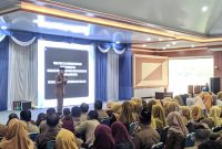 Bupati Tanah Laut (Tala) H Rahmat Trianto mengajak seluruh tenaga pendidik untuk berkomitmen membangun dunia pendidikan di daerah setempat. Foto: M Lutfi Ashidiqi/1tulah.com