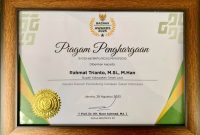 Bupati Tanah Laut (Tala), Kalsel, H Rahmat Trianto, menerima Baznas Award 2025 dalam ajang Rapat Koordinasi Nasional (Rakoornas) Badan Amil Zakat Nasional (Baznas) RI yang digelar di Hotel Mercure Ancol, Jakarta Utara, Kamis, 27 Agustus 2025. Foto: Istimewa