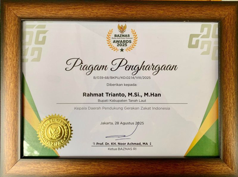 Bupati Tanah Laut (Tala), Kalsel, H Rahmat Trianto, menerima Baznas Award 2025 dalam ajang Rapat Koordinasi Nasional (Rakoornas) Badan Amil Zakat Nasional (Baznas) RI yang digelar di Hotel Mercure Ancol, Jakarta Utara, Kamis, 27 Agustus 2025. Foto: Istimewa