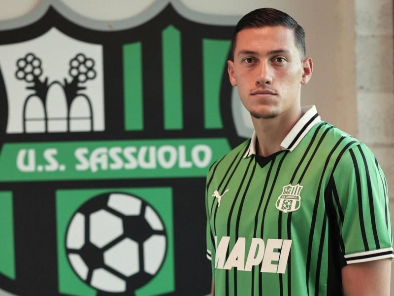 Jay Idzes Resmi Gabung Sassuolo, Gaji Kapten Timnas Indonesia Meledak Berkali Lipat Dari Venezia. Instagram @sassuolocalcio