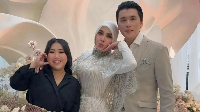 Deretan Selebriti Hadiri Perayaan Ultah Syahrini, dari Kiky Saputri hingga Maia Estianty. (sumber: suara.com)