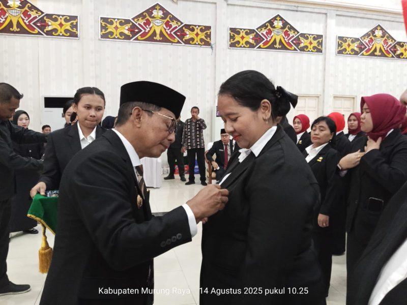 Ratusan ASN Mura Terima Penganugerahan Tanda Kehormatan Satyalancana Karya Satya
