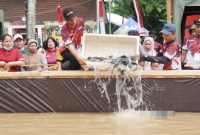 Lomba Mangaruhi Meriahkan HUT RI ke-80 dan Harjad ke-23 Kabupaten Murung Raya. (Foto : Sur/1tulah.com)