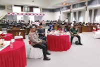 Ketua DPRD Barut Hj Mery Rukaini bersama Pj Bupati Indra Gunawan saat menyaksikan pidato kenegaraan, Jumat(15/8/2025). Foto.Sandi 