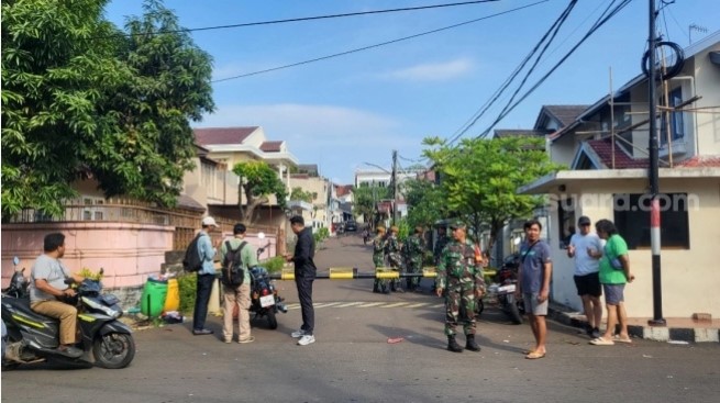 Kondisi Terkini di Rumah Sri Mulyani Usai Penjarahan: Puluhan Prajurit TNI Berjaga (Suara.com/Dinda)