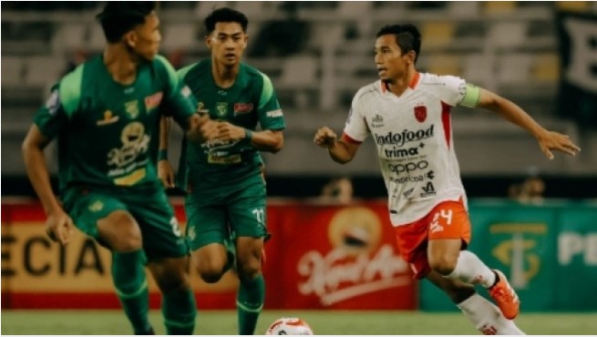 Pesta Gol di Gelora Bung Tomo: Persebaya Libas Bali United 5-2 [@BaliUtd]