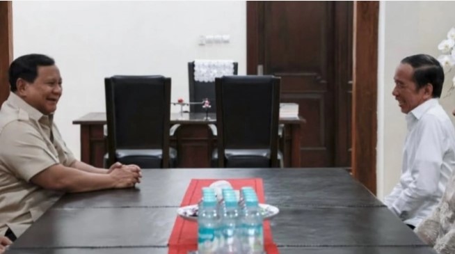 Presiden Prabowo menemui Jokowi beberapa waktu lalu. Keduanya tampak bercengkrama di kediaman Jokowi. (Instagram/prabowo)