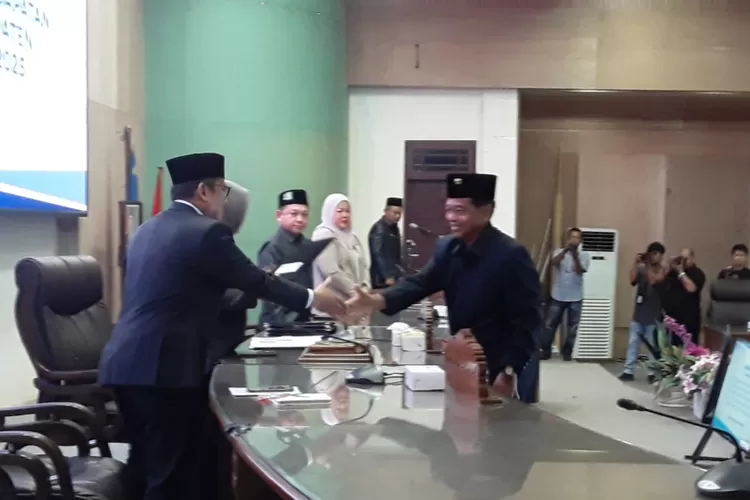 Fraksi Karya Indonesia Raya DPRD Barito Utara menyetujui APBD Perubahan Tahun 2025. Foto: Ahya Firmansyah/1tulah.com