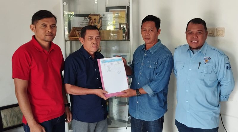 Wartawan senior H Deni Hariadi resmi mencalonkan diri maju sebagai calon Ketua PWI Barito Utara (Barut) 2025-2028, menjelang penutupan penjaringan bursa nama calon ketua, Senin, 1 September 2025. Foto: Istimewa